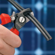 Clesti de taiat cabluri de Cu si Al, cu suprafata cromata si manere cu manson bicomponent VDE 1000 V, L 165 mm, AWG 1/0, Knipex