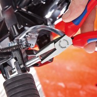 Clesti de prindere cu falci plate, cu strat negru protector lustruit si manere cu manson bicomponent, Knipex
