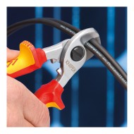 Clesti de taiat cabluri de Cu si Al, cu strat protector negru lustruit si manere cu manson din plastic, AWG 1/0, Knipex