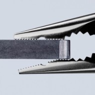 Cleste combinat cu varf ascutit, cu suprafata cromata si manere cu manson bicomponent, L 145 mm, Knipex