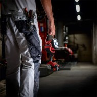 Lanterna modelul WL 2800, flux luminos 1000 / 2800 lm, cap rotativ la 180°, filet de 1/4" pentru trepied, FLEX