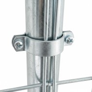 Brida zincata electrostatic/RAL 6005 din banda de 20 x 2 mm, pentru fixarea panourilor de gard pe stalpi rotunzi, Rocast
